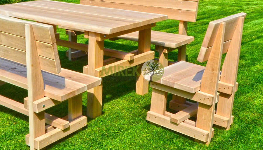 Dubový stôl do záhrady