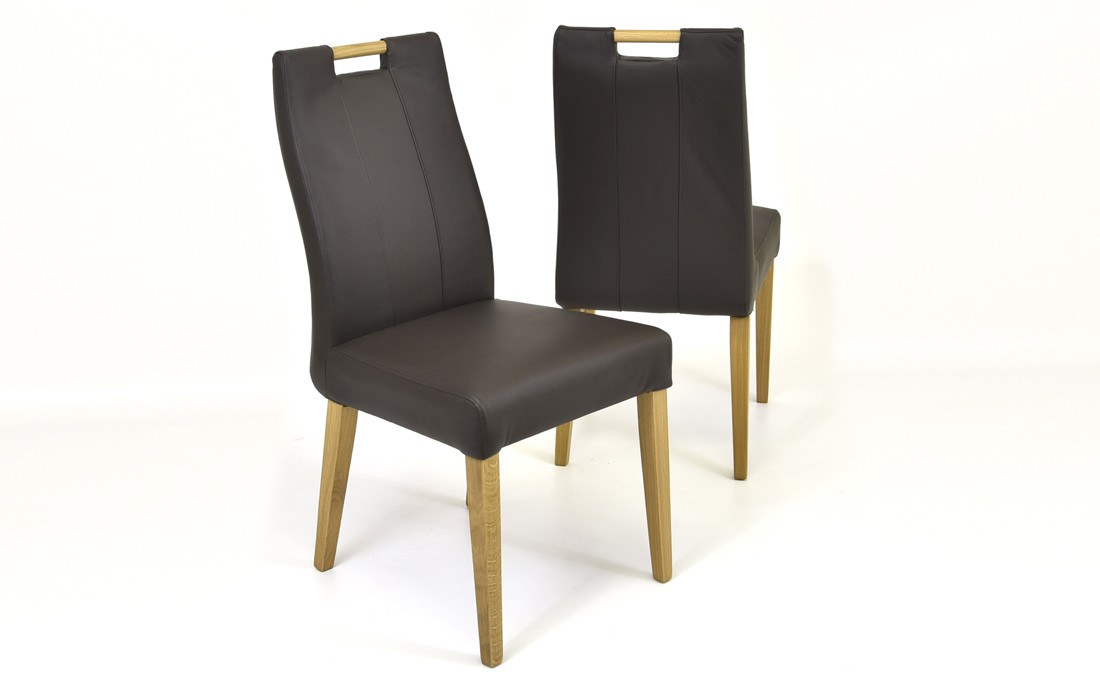 Hnedá kožená stolička do jedálne