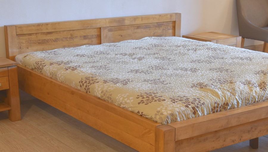 Pevná manželská posteľ odtien dub 