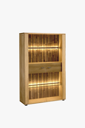 Nižšia vitrína s presklenými dverami do obývačky z dubového dreva