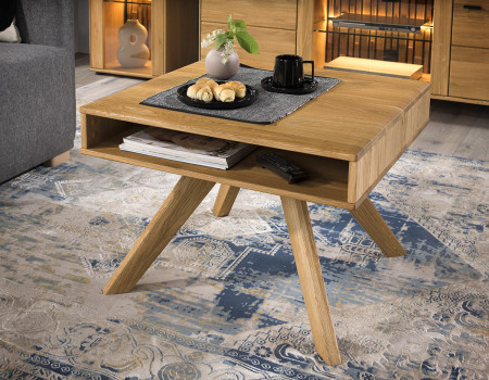 Dubový konferenční stolek na nožičkách