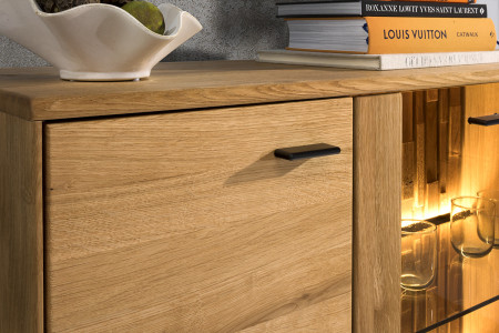 Dubový příborník na kovových nohách