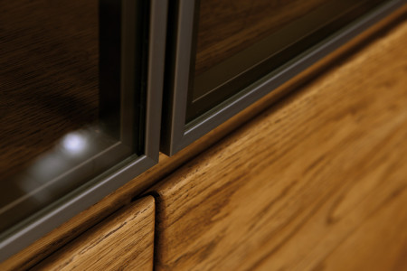 Moderní dubová vitrina, Nice 04 dub ořech