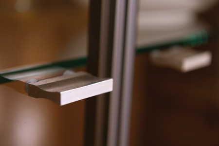 Moderní vitrina do obýváku, Nice 46 dub ořech