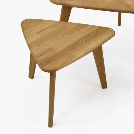 Sada dvou dřevěných stolků