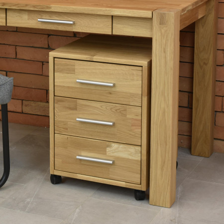 Dřevěná zasuvková komoda na kolečkách