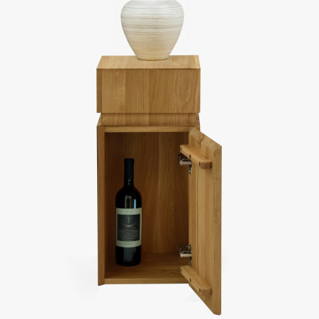 Příruční stolek z dvířky dřevěný