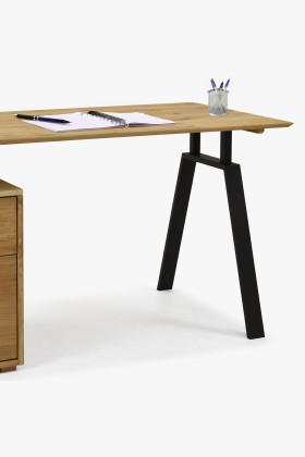 Dubový pracovní stolek s boxem a kovovými nohama 2