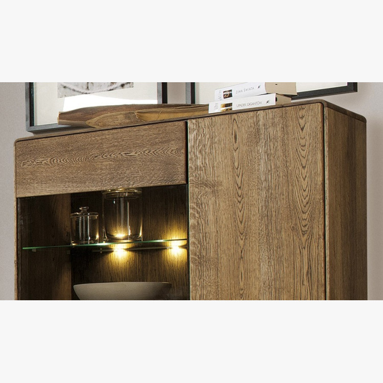 Dubová vitrina, Helsinki 45 ON