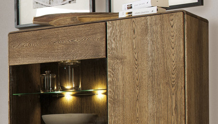 Dubová vitrina, Helsinki 45 ON