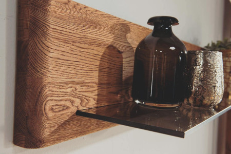 Vysoká a dlouhá komoda s dvěmi prosklenýma okny, Typ 47 DP