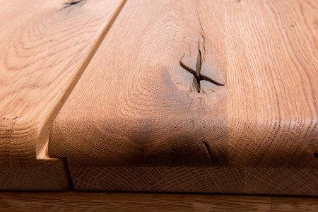 Vysoká a dlouhá komoda s dvěmi prosklenýma okny, Typ 47 ON