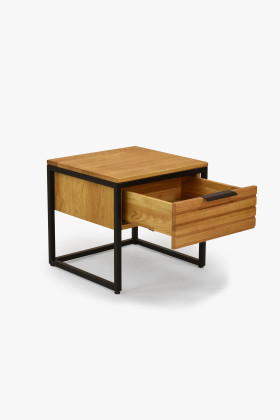 Dubová nočná skrinka s kovovými nohami