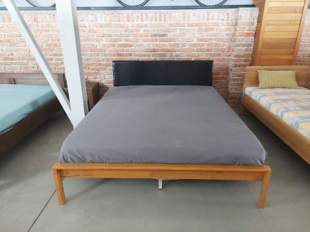 Manželská postel 160 × 200 cm