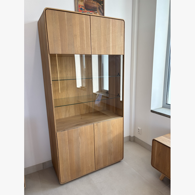 Dubová vitrina do obývacího pokoje