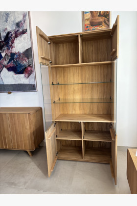 Dubová vitrina do obývacího pokoje 2