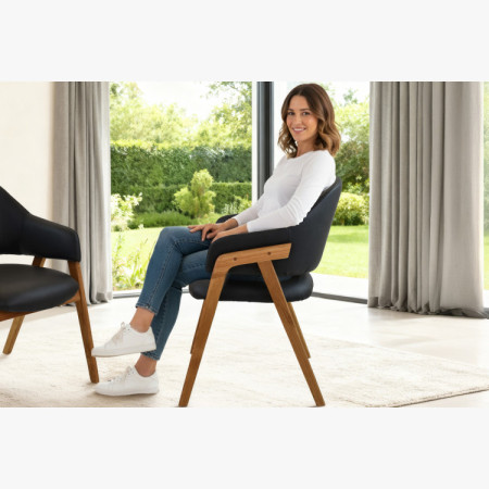 Dubová stolička s podrúčkami, čierna