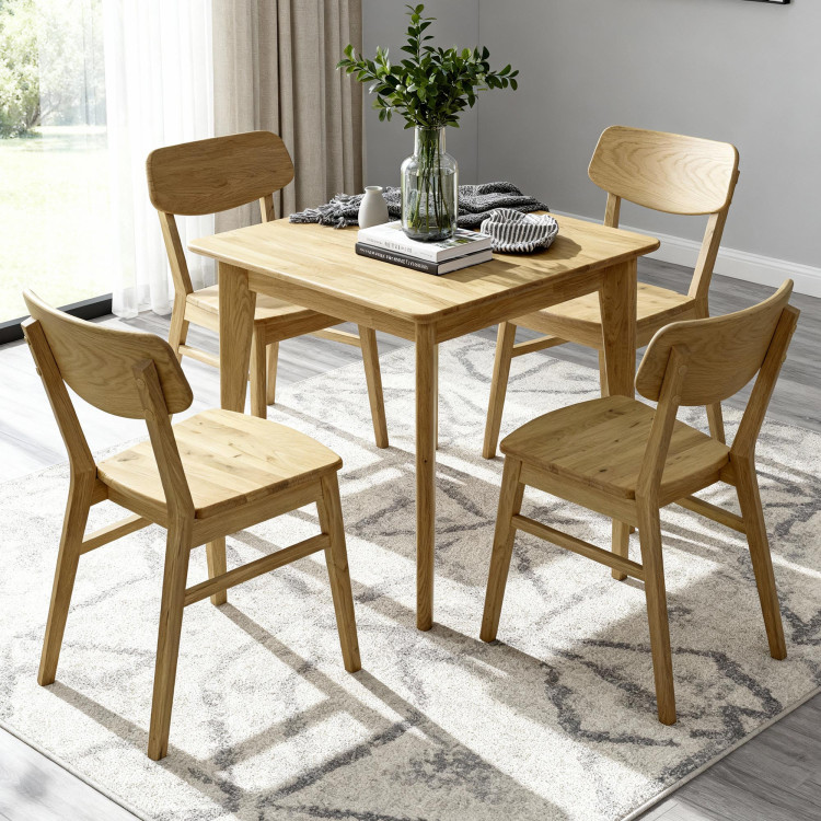 Drevená stolička z dubového dreva