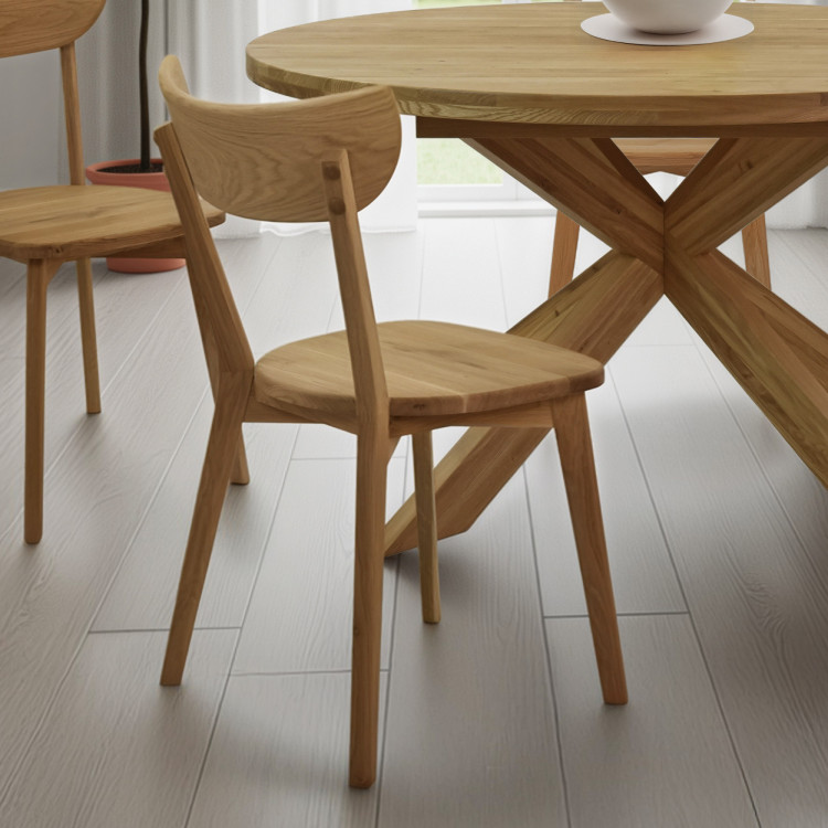 Kruhový rozkladací stôl a 4 stoličky zo dreva