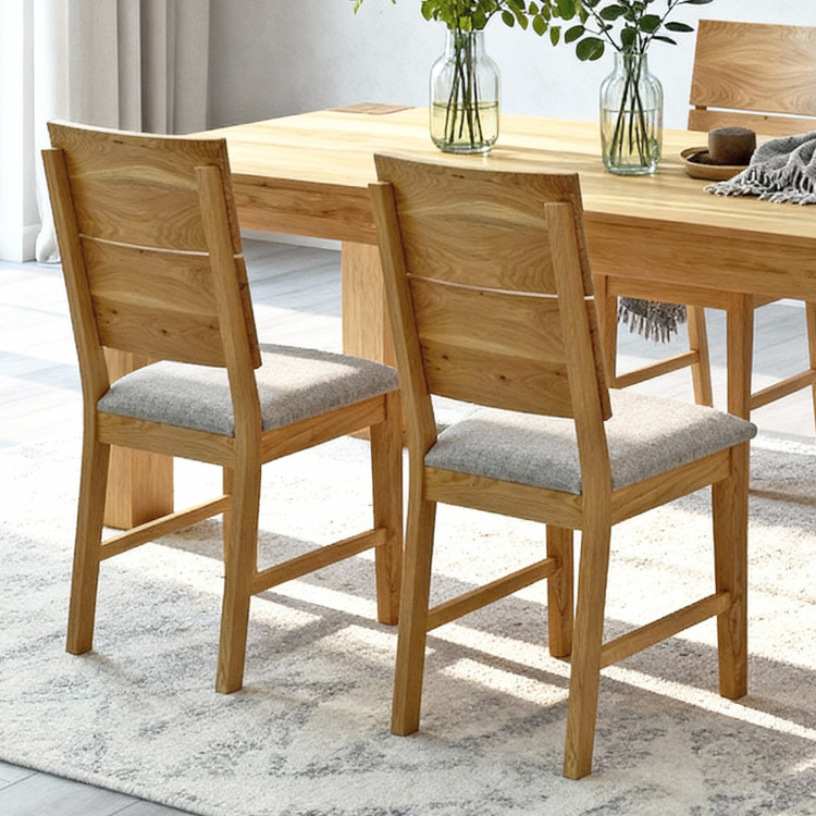 Masívny dubový jedálenský stôl 220×100 cm so 4 škandinávskymi stoličkami