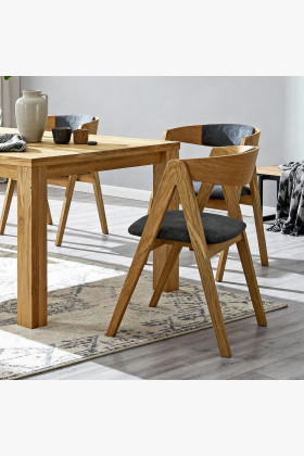 Dubová jedálenská zostava stôl a 4 čalúnené kresielka Maja grafitová 2