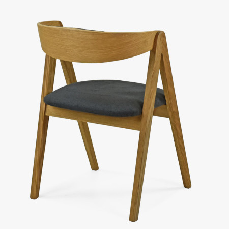 Dubová jedálenská zostava stôl a 4 čalúnené kresielka Maja grafitová