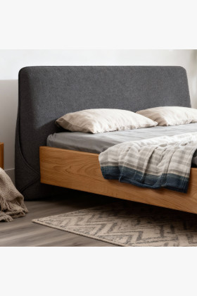Dubová posteľ s čalúneným čelom 180 x 200 2