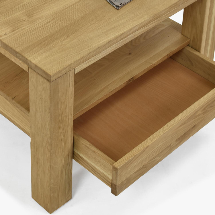 Drevený dubový konferenčný stolík s policou