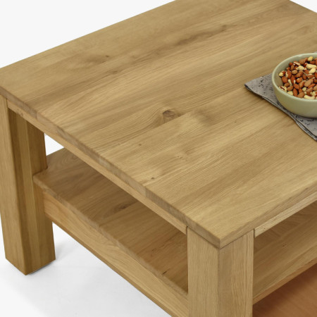 Drevený dubový konferenčný stolík s policou