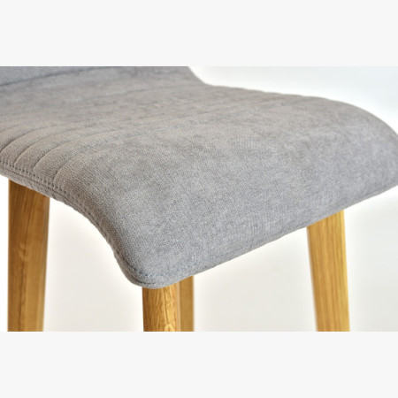 Čalúnené stoličky Arosa dubové nohy a jedálenský stôl dub York