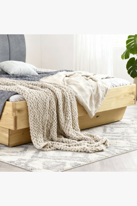 Masívna posteľ 180 x 200 s úložným priestorom a látkovým čelom 2