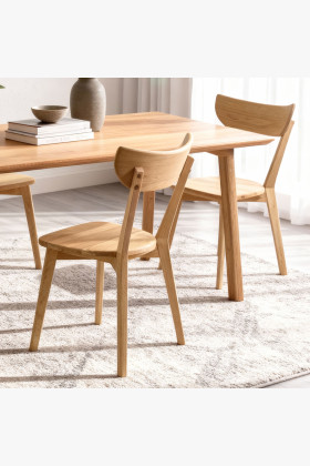 Drevený stôl a drevené stoličky zostava 2