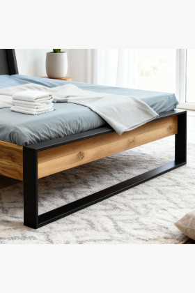 Dubová posteľ s kovovými nohami 180 x 200 cm 2