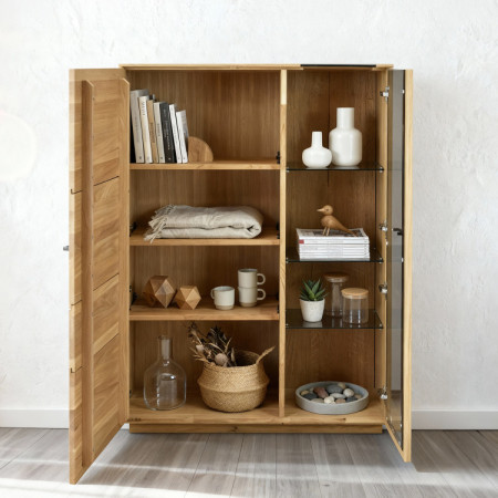 Dvojdverová dubová vitrína s presklenými dvierkami