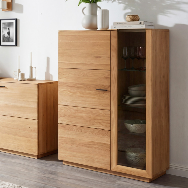 Dvojdverová dubová vitrína s presklenými dvierkami