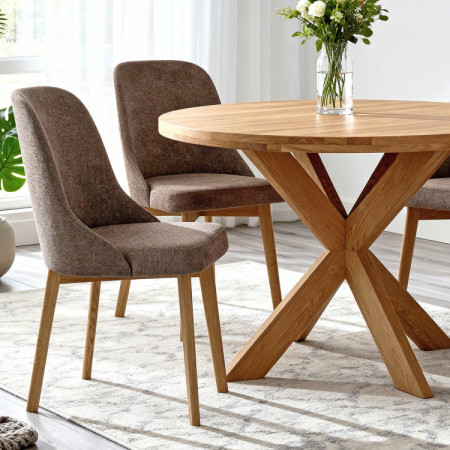 Elegantné jedálne stoličky v sivej hnedej látke a dubové nohy