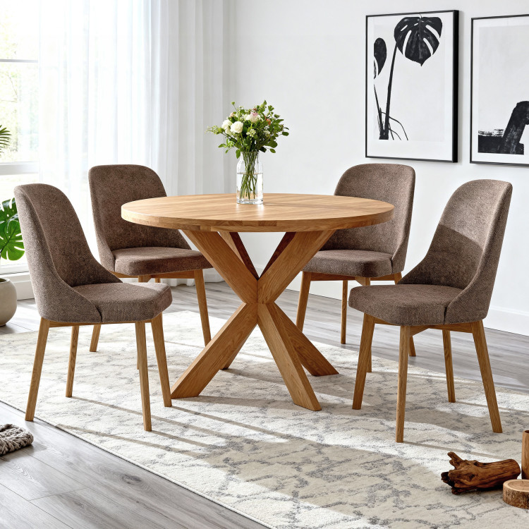 Elegantné jedálne stoličky v sivej hnedej látke a dubové nohy
