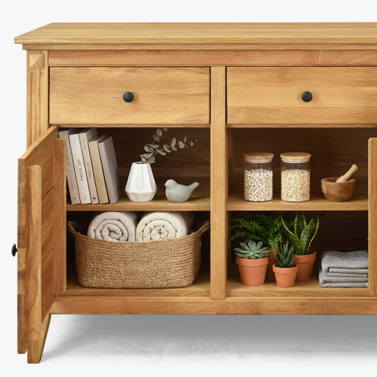 Dubová komoda s dvierkami v rustikálnom štýle