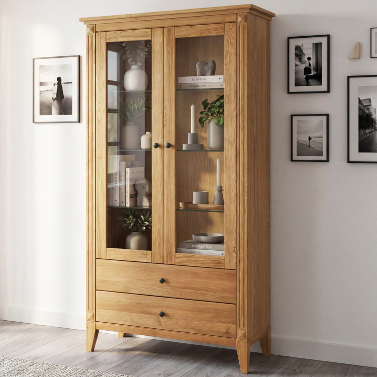 Dubová vitrína s šuplíkmi v rustikálnom štýle