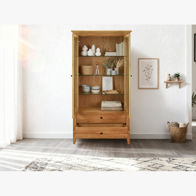 Dubová vitrína s šuplíkmi v rustikálnom štýle