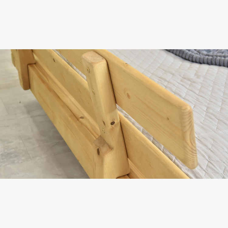 Posteľ z masívu na nožičkách, Laura smrek 180 x 200 cm