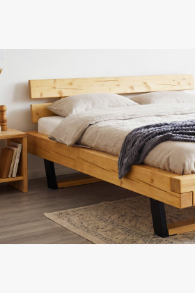 Posteľ z masívu na nohách, Laura smrek 160 x 200 cm 2