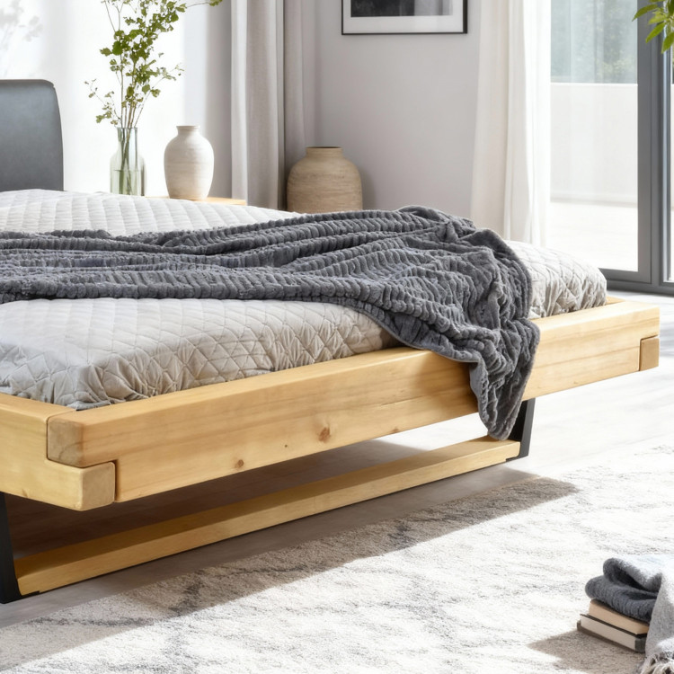 Posteľ z masívu na nohách, Laura smrek 160 x 200 cm