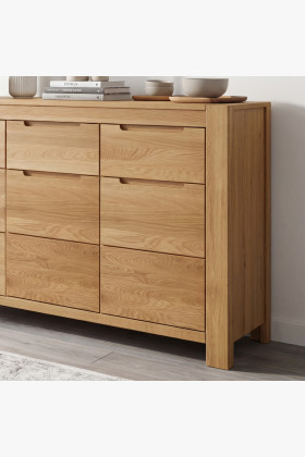 Dubová komoda s dvierkami a zásuvkami 2