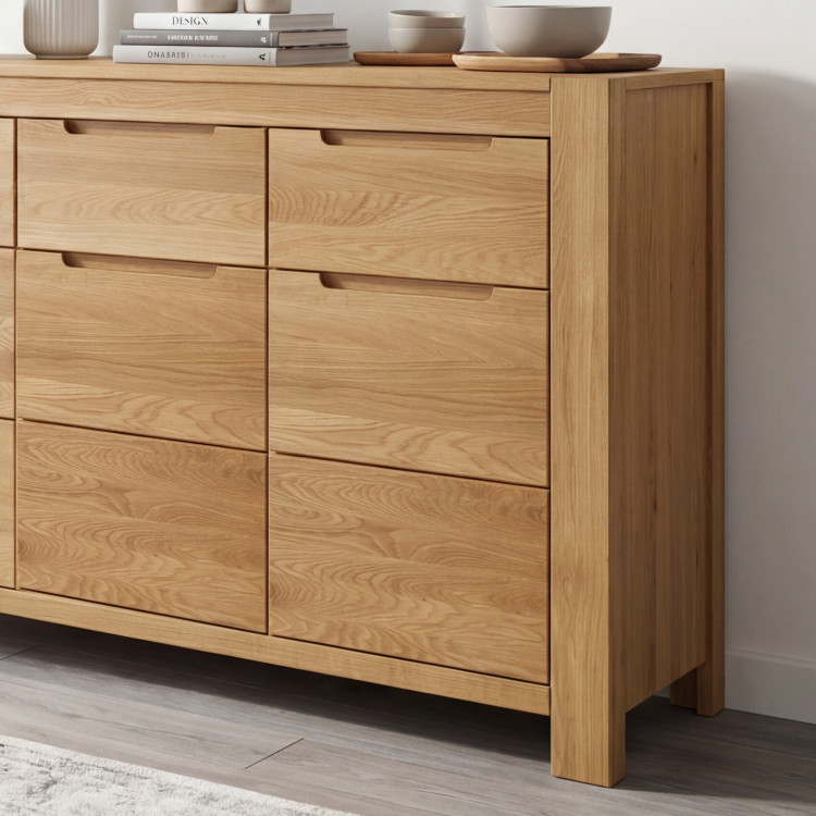 Dubová komoda s dvierkami a zásuvkami