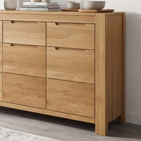Dubová komoda s dvierkami a zásuvkami