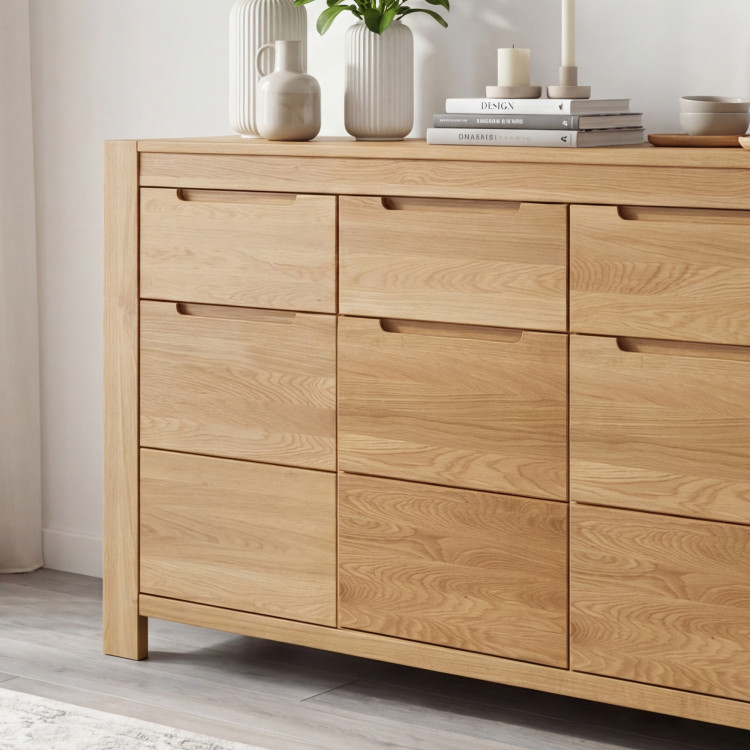 Dubová komoda s dvierkami a zásuvkami