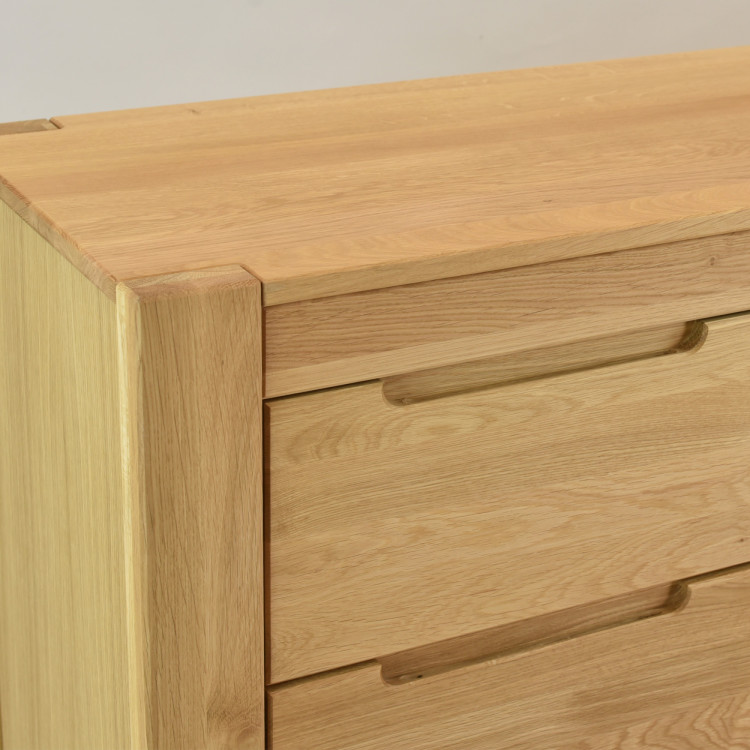 Dubová komoda s dvierkami a zásuvkami