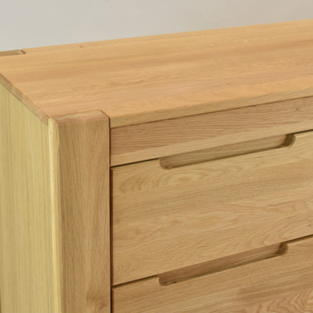 Dubová komoda s dvierkami a zásuvkami