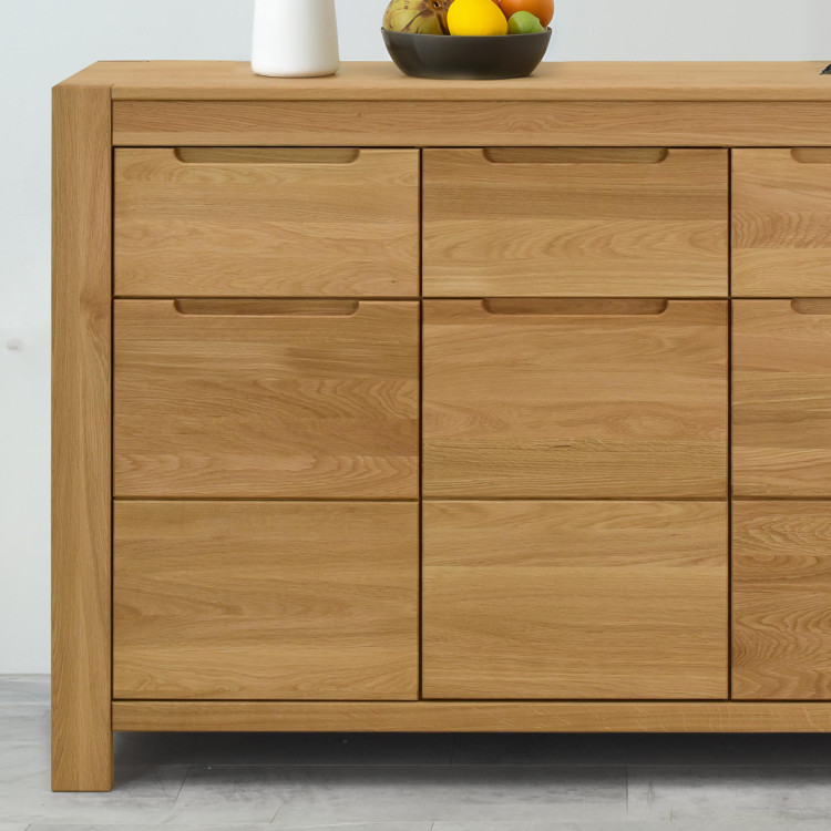 Dubová komoda s dvierkami a zásuvkami